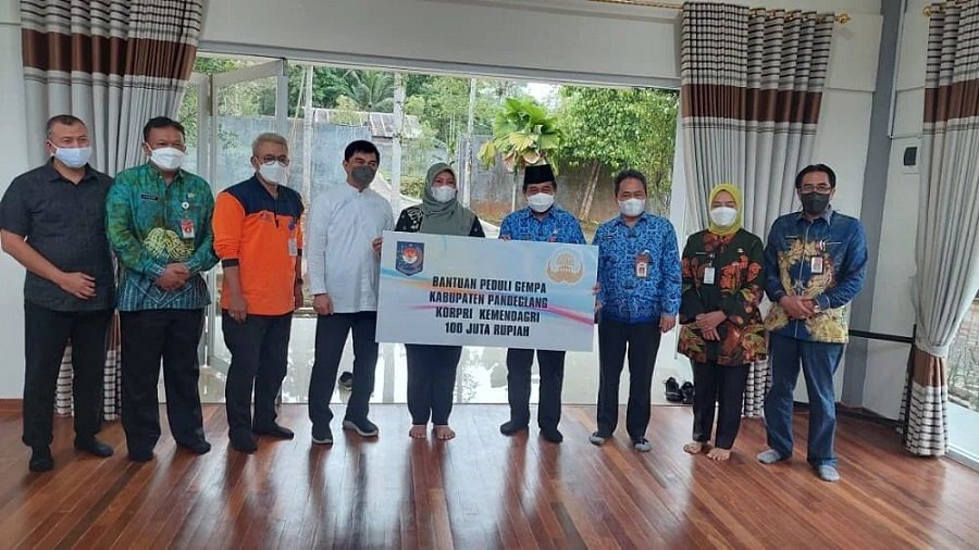 Korpri Kemendagri Bantu Korban Gempa Di Pandeglang