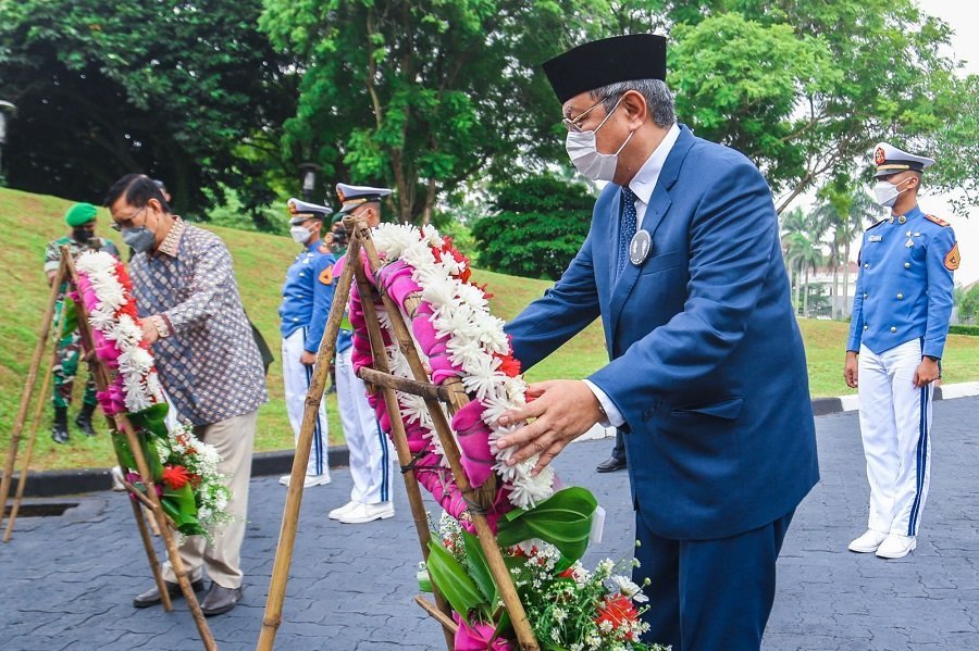 Pemkot Tangsel Dan TNI Tabur Bunga Di Makan Pahlawan Lengkong