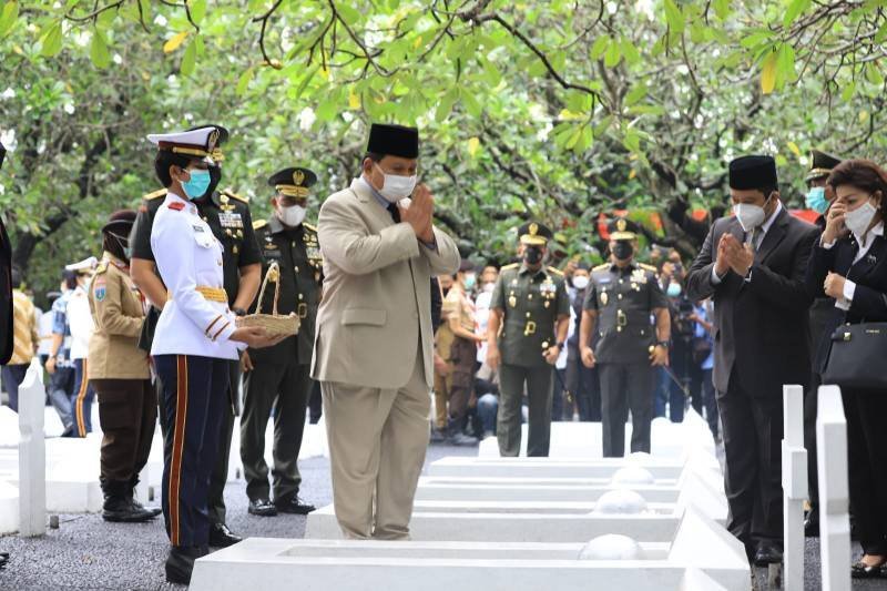 Prabowo Pimpin Upacara Hari Bakti Taruna di TMP Taruna Tangerang