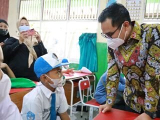 Wakil Walikota Tangsel Tinjau Vaksinasi Anak 6-11 Tahun