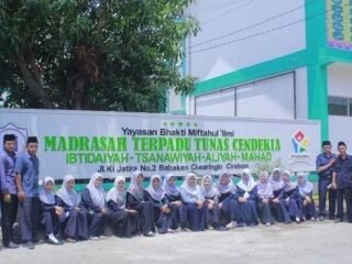 MIT Tunas Cendekian Ciwaringin Cirebon Cetak Siswa Yang Islami