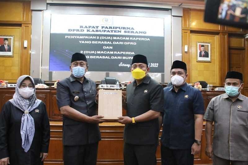 Wakil Bupati Serang Sampaikan Dua Raperda