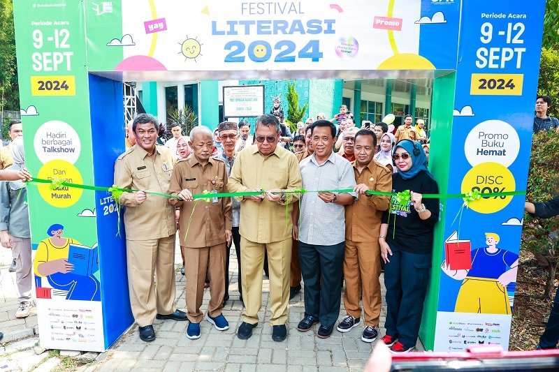 Walikota Tangsel Ajak Masyarakat Datang ke Perpustakaan