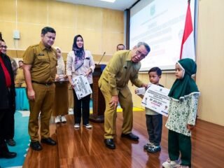 Pemkot Tangsel Berikan Bantuan Pendidikan Siswa Kurang Mampu