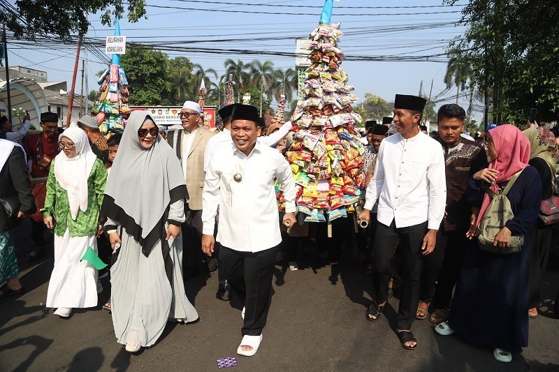 Pj Walikota Tangerang Ikuti Arak-Arakan Perahu dan Gunungan Muludan